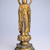 Amitabha-Buddha aus Holz mit Goldlackarbeiten, Japan, 19. Jh. Edo-Periode, H: 58 cm Foto: © Galerie Darya