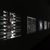 Ryoji Ikeda  »data.matrix [nº1-10]«, 2009  Audiovisuelle Installation Dimensionen variabel  Foto: Ryuichi Maruo