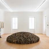 British Art+, David Nash, Weathered Cork Dome, 2015 verwitterter Cork, H 90 cm x Ø 350 cm  © VG Bild-Kunst, Bonn 2015 & Margit Biedermann Foundation