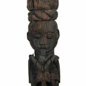 Indonesien, Borneo, Kalimantan: Eine sehr alte Figur der Ngadju-Dayak, Rufpreis € 3.000
