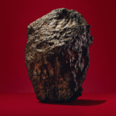 «DER ROTE KOLOSS» MARSMETEORIT Offizieller Name des Meteoriten: Swayyah 005. 2145 g. CHF 150 000 / 250 000