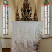 dieHolasek, Es tut sich auf, 2023, Acryl auf Leinwand, 300 x 400 cm, Fastentuch für die Pfarrkirche von Altpölla, Foto: phg@vienna.at