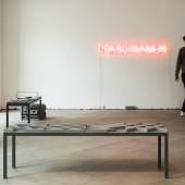 Einblick in die Ausstellung Multiple Singularities, Anastasiya Yarovenko, for humans by humans, 2016/2019, Jelena Micić, ВАВООЉАВЉВ, 2020, Foto: Lisa Rastl