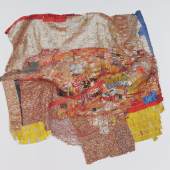 El Anatsui Diaspora | 2012 | Archival Print auf Baumwollstoff, handvernäht | 123 x 130 x 0,5 cm | Für Parkett 90 Ergebnis: € 20.000* *Dt. Auktionsrekord für diesen Künstler