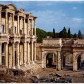 Ephesos, Celsus Bibliothek und Südtor der Tetragonos-Agora © Ahmet Ertug
