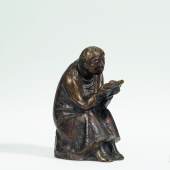 Ernst Barlach (1870 - 1938)  Der Buchleser | 1936 (Entwurf) | Bronze, braun patiniert | 45,2 x 20,5 x 32,5cm  Taxe: 40.000 - 60.000 Euro