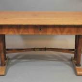 Wiener Beistelltisch von Joseph Ulrich Danhauser (1780 - 1829), Limit-Preis 900 €