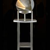 Jacques Le Chevallier & René Koechlin, Ensemble comprenant une lampe "sphère n°4" et sa table, 1926/27 Estimation: 60.000 - 80.000 € (c) Artcurial