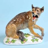 Figur - Wolf "Schwerter Meissen" Porzellan, farbig gefasst, auf Sockel, H= 15 cm, Entwurf Peter Reinicke, Modell-Nr. "1243", um 1900 Mindestpreis:	600 EUR