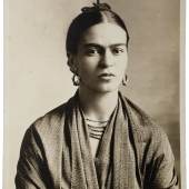 Frida Kahlo, fotografiert von Guillermo Kahlo, 1932. Frida Kahlo & Diego Rivera Archives, Bank of Mexico, Treuhänder im Diego Rivera and Frida Kahlo Museum Trust
