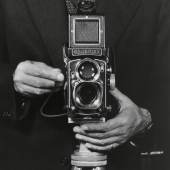 Fritz Eschen, Selbstporträt mit Rolleiflex, um 1960, © Berlinische Galerie, Repro: Anja E. Witte