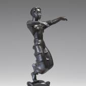 Georg Kolbe (1877 – 1947) Javanische Tänzerin | 1920 (Entwurf) | Bronze, dunkelbraun patiniert | 73 x 33 x 32 cm Ergebnis: € 370.000