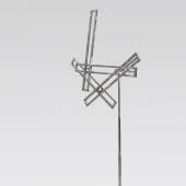 George Rickey (1907 - 2002) "Four open rectangles diagonal jointed III" | 1984 Kinetische Edelstahlskulptur Max. Maße 315 x 280cm Schätzpreis: 60.000 - 80.000 Euro