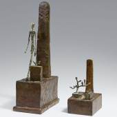 Lot 38 Alberto Giacometti Projet pour un monument pour Gabriel Péri. Projet pour une place. 1946 Zwei Bronzeplastiken, 39,2 x 10,9 x 18,6 cm und 18,5 x 9,2 x 12,7 cm, jeweils Exemplar 1/8. 1993/1994 Schätzpreis: € 1,8–2,2 Mio.