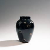 Giuseppe Barovier Vase, 1920 Auf runder Standzone sich gewölbt erweiternd, gerade Mündung. Aufrufpreis:	2.500 EUR Schätzpreis:	2.500 - 3.500 EUR