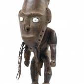 Neuguinea, Yuat-Fluss-Unterer Sepik-Fluss, alter, sehr seltener Flötenenaufsatz "Wusear" in Form einer männlichen Figur, vom Stamm der Biwat Schätzwert € 160.000 - 200.000 
