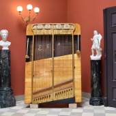 „Gralsglocken-Klavier“ in der Halle von Haus Wahnfried. Foto: Nationalarchiv der Richard-Wagner-Stiftung, Bayreuth