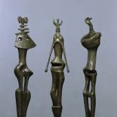 HENRY MOORE (1898–1986) Drei stehende Figuren, 1953 Bronze, 73 x 67 x 28,5 cm © Henry Moore Foundation. All Rights Reserved / VG Bild-Kunst, Bonn 2021 Foto: Elke Walford