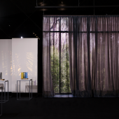 Veronika Kellndorfer, Grande Cortina, Sources of Light in a Dark Space, 2019, 14ª Bienal Internacional de Curitiba, Museu Oscar Niemeyer. Fotograf: Leco de Souza