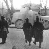 Hamburger Polizei, Reichswehr und ein Panzerwagen in Hamburg-Barmbek, wohl 25. Oktober 1923, unbekannter Fotograf, Staatsarchiv Hamburg