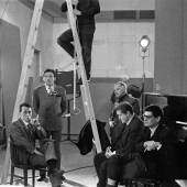 Ferry Radax, Hans Scheugl, Peter Weibel, Kurt Kren, Peter Kubelka, Ernst Schmidt jr. im Filmstudio Prami, 1966 © Hans Scheugl / Wien Museum