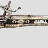 Bedeutende Luxus-Radschlosspistole aus Nürnberg um 1590/1600 mit gravierten Einlagen aus Perlmutt und teils auch gefärbtem Bein. Startpreis: 35.000 Euro   