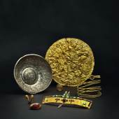 Golddiadem und zwei Ohrringe, Baktrien, 1. - 3. Jhdt. n. Chr.. SP: 10000 Euro