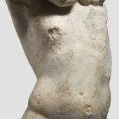 Marmorskulptur eines Knaben, römisch, erstes bis zweites Jahrhundert. Zuschlag: 20000 Euro