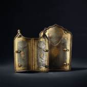 Ein Paar goldtauschierte Panzerplatten (Char Aina), Persien, datiert 1783.   SP: 8500 Euro