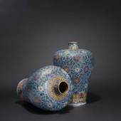 Ein Paar große Cloisonée-Vasen in Mei-Ping Form, China um 1850. SP: 18000 Euro