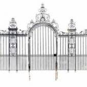 Highlight of the sealed bit part of the sale were the historic gates which used to be part of the 5th Earl of Warwick's wife's estate.
