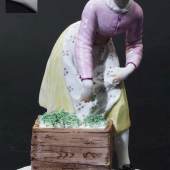 Figurine, "Eiergretl". NYMPHENBURG um 1775. Modell von Bustelli um1758. Mindestpreis:	1.900 EUR