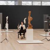 Proben zu «Sound of Sculpture» mit dem Sinfonieorchester Basel in der Ausstellung «Rodin / Arp», Fondation Beyeler, Riehen/Basel, 2021; © 2021, ProLitteris, Zürich; Foto: Pati Grabowicz