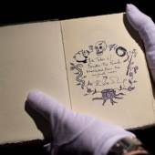 Sotheby's wird eine einzigartige Kopie von The Tales of Beedle, die Bard, handgeschrieben und illustriert von JK Rowling.