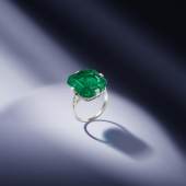  Los 143 An emerald and diamond ring, by Van Cleef & Arpels, 1920 