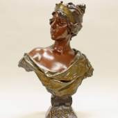 Bronzebüste, "Lucrèce", seitlich bezeichnet E. Villanis, rückseitig Bronzestempel Société des Bronzes de Paris Limitpreis:	1.200 €