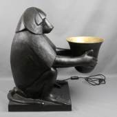 CAURTIER (französischer Bildhauer, 19./20. Jh.), FIGÜRLICHE ART DÉCO - LAMPE " PAVIAN ", Frankreich, um 1920 / 1930. Limitpreis:	3.200 €
