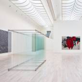 Installationsansicht, Roy Lichtenstein, Big Painting, 1966, Gerhard Richter Silikat (885-3), Silikat (885-4), 2003 und 7 Stehende Scheiben, 2002, Foto: Achim Kukulies