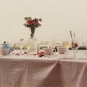  Joel Meyerowitz  "Dinner Table, Dawn, Provincetown"  1983 | C-Print | Eines von 5 Exemplaren  Passepartoutausschnitt: 69,7 x 87,5cm  Schätzpreis: 10.000 Euro