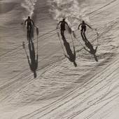 Stefan Kruckenhauser Spuren im Schnee Arlberg, 1930er-Jahre aus „Du schöner Winter in Tirol“ © Fotosammlung WestLicht