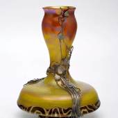 Glasfabrik Joh. Loetz, Vase mit Zinnfassung, 1898–1907, MK&G, Foto: MK&G/Roman Mishchuk