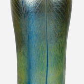 L. C. Tiffany, Favrile Peacock Vase, Pfauenfeder-Dekor, 1899, Glas, H: 30 cm  Foto: Kunsthandel Kolhammer