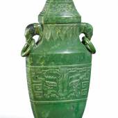 pinatgrüne Jade-Deckelvase. Qianlong-Periode (1735-1796) Gebot Lot 143  Schätzpreis: €40.000 - €50.000