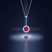 Los 110≈ A BELLE ÉPOQUE RUBY AND DIAMOND PENDANT/NECKLACE, circa 1915 Verkauft für £128.500 (€178.447) inkl. Zuschlag