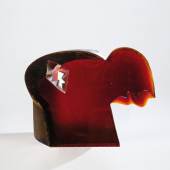 Bedeutendes Objekt "Head - Girl" Jarolava Brychtová und Stanislav Libenský, 1988 Rotes Glas, formgeschmolzen, partiell geschliffen und poliert. Schätzpreis:	30.000 - 35.000 EUR