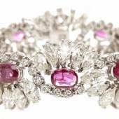 Gr. Rubin-Diamant-Armband 750/-WG, 21.Jh. Floral gestaltetes, wellenförmiges Band Aufrufpreis:	40.000 EUR