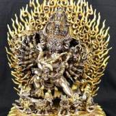 Yamatanka, Überwinder des Todes, tantrische Form des Avalokiteshvara und Shakti. Bronze, Silber, teilw. verg., Aufrufpreis:	4.000 EUR