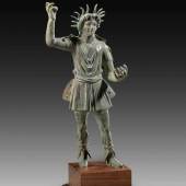 Helios. Römische Kaiserzeit, 2. - 3. Jh. n. Chr. Bronzehohlguss, H 31cm. Aufrufpreis:	64.000 EUR Schätzpreis:	80.000 EUR
