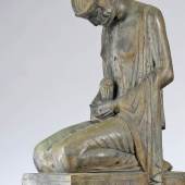 Bernd, Adolf d.Ä.: Meditierende. Bronze grün patiniert, Zuschlagspreis:	24.000 EUR