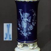 Biedermeier-Vase. MEISSEN um 1880. 1. Wahl. Modell von 1815. Mindestpreis:	90 EUR